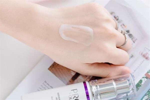 olay超a瓶精華和小白瓶是一樣的嗎 olay超a瓶有煙酰胺嗎 olay超a瓶精華和小白瓶是一樣的嗎 olay超a瓶有煙酰胺嗎