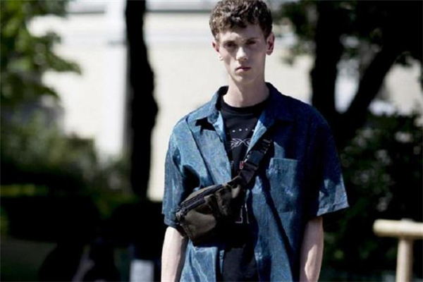 男人背什么包有品味 男人背什么包包有型 男人背什么包有品味 男人背什么包包有型