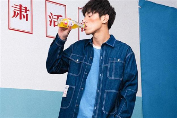 男生初秋穿什么襯衫好看 男生初秋襯衫搭配圖片 男生初秋穿什么襯衫好看 男生初秋襯衫搭配圖片