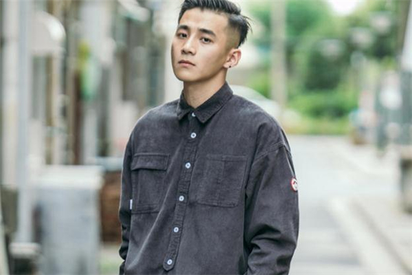 男生初秋穿什么襯衫好看 男生初秋襯衫搭配圖片 男生初秋穿什么襯衫好看 男生初秋襯衫搭配圖片