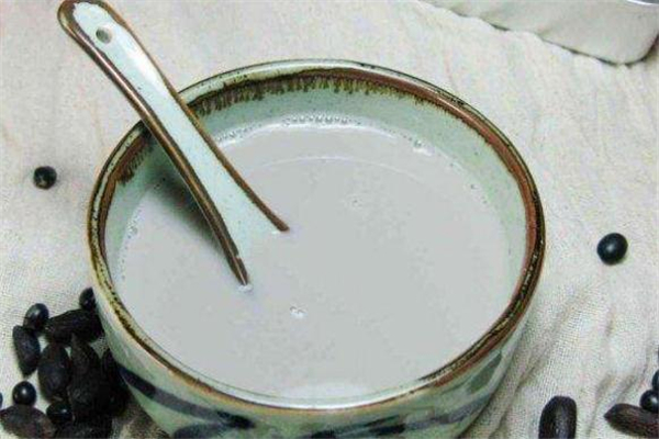 黑豆?jié){可以空腹喝嗎 黑豆?jié){哪些人不適合喝 黑豆?jié){可以空腹喝嗎 黑豆?jié){哪些人不適合喝