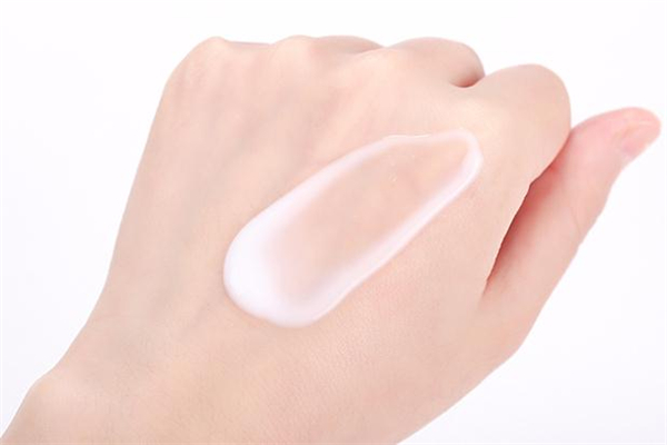 rnw水乳適合油皮嗎 rnw水乳成分 rnw水乳適合油皮嗎 rnw水乳成分