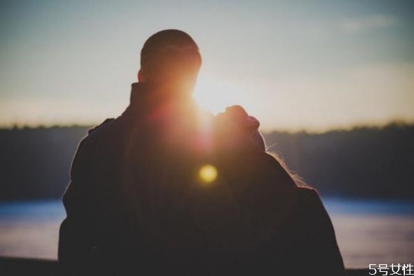 怎么才讓女人動心 容易讓女人動心的話 怎么才讓女人動心 容易讓女人動心的話