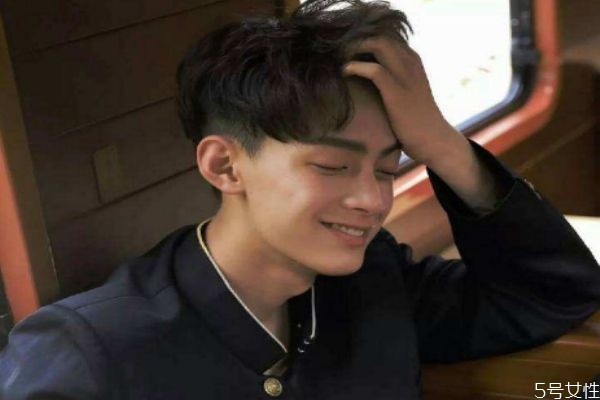 壞男生是如何讓女生喜歡上自己的 壞男生撩妹法則 壞男生是如何讓女生喜歡上自己的 壞男生撩妹法則