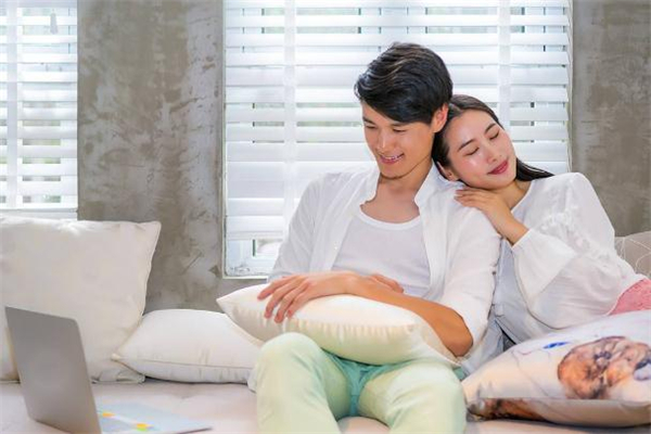 女朋友生氣有哪些表現(xiàn) 女朋友生氣不理我怎么辦 女朋友生氣有哪些表現(xiàn) 女朋友生氣不理我怎么辦