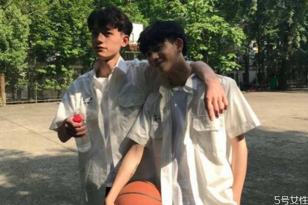 冷戰(zhàn)期間如何知道男人在乎你 冷戰(zhàn)時(shí)男人的十條想法 冷戰(zhàn)期間如何知道男人在乎你 冷戰(zhàn)時(shí)男人的十條想法