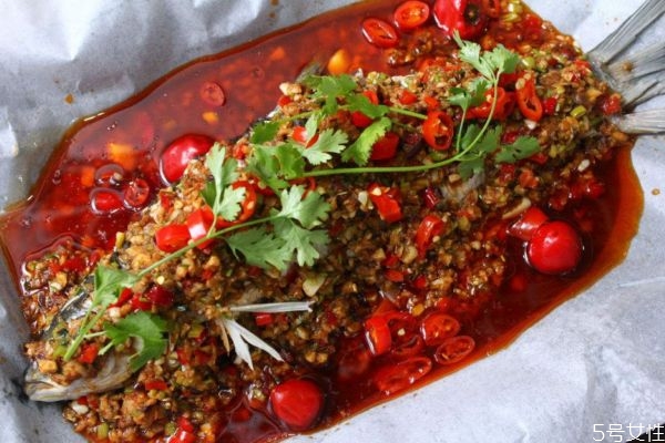 烤魚怎么做好吃呢 做烤魚應(yīng)該注意什么呢 烤魚怎么做好吃呢 做烤魚應(yīng)該注意什么呢