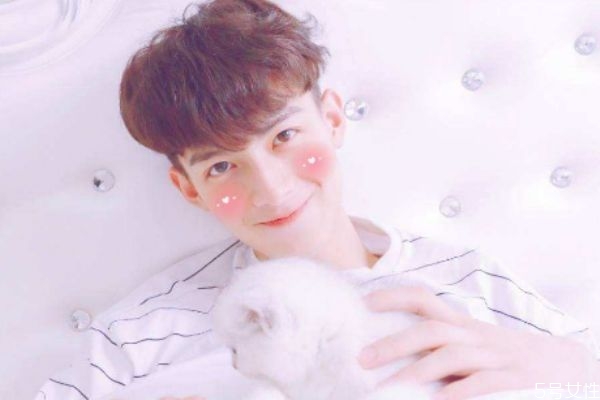 男朋友某天突然說你丑是什么感覺 男生說你丑的真正含義 男朋友某天突然說你丑是什么感覺 男生說你丑的真正含義