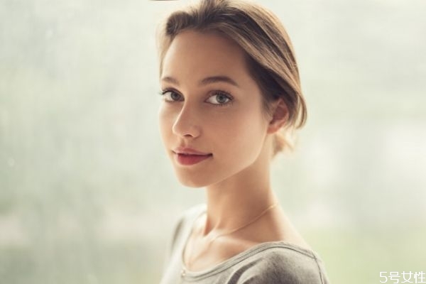 和剛認(rèn)識(shí)的女生怎么聊天 和女孩子聊天怎么找話題 和剛認(rèn)識(shí)的女生怎么聊天 和女孩子聊天怎么找話題