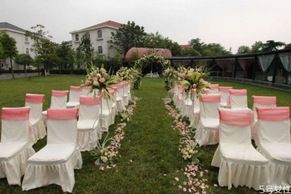 你是否嫁給了最初的那個(gè)人呢 你后悔過(guò)嗎 你是否嫁給了最初的那個(gè)人呢 你后悔過(guò)嗎