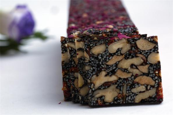 容易上火的人能吃阿膠糕嗎 阿膠糕配什么吃不上火 容易上火的人能吃阿膠糕嗎 阿膠糕配什么吃不上火