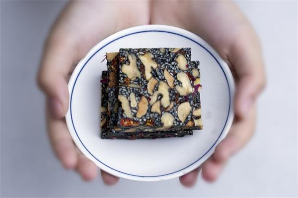 阿膠糕冷卻后取不出來怎么辦 阿膠糕做完后怎么脫模 阿膠糕冷卻后取不出來怎么辦 阿膠糕做完后怎么脫模