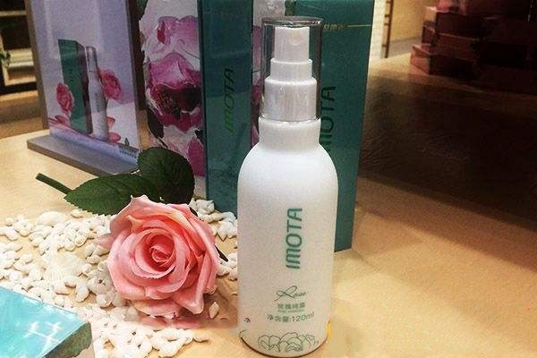 純露有什么用 用了純露還用爽膚水嗎 純露有什么用 用了純露還用爽膚水嗎