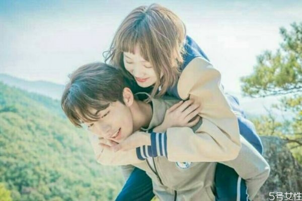 怎么看男人是不是在玩你 男生曖昧和真心的區(qū)別 怎么看男人是不是在玩你 男生曖昧和真心的區(qū)別