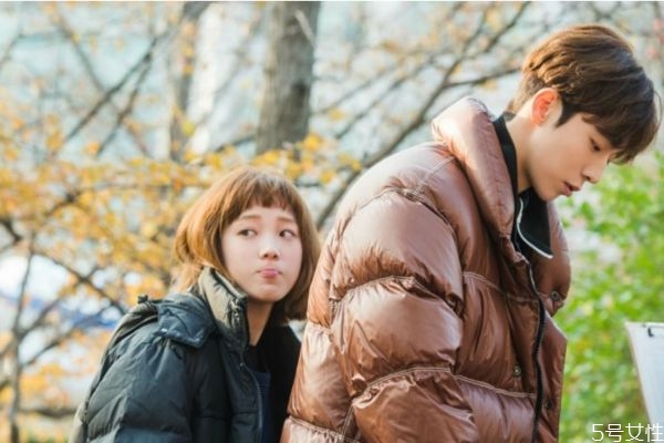 女朋友劈腿了可我還愛她怎么辦 女朋友劈腿了還能要嗎 女朋友劈腿了可我還愛她怎么辦 女朋友劈腿了還能要嗎