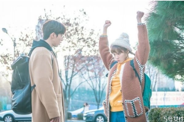 女朋友不粘人的正常嗎 不粘人的女朋友能要嗎 女朋友不粘人的正常嗎 不粘人的女朋友能要嗎