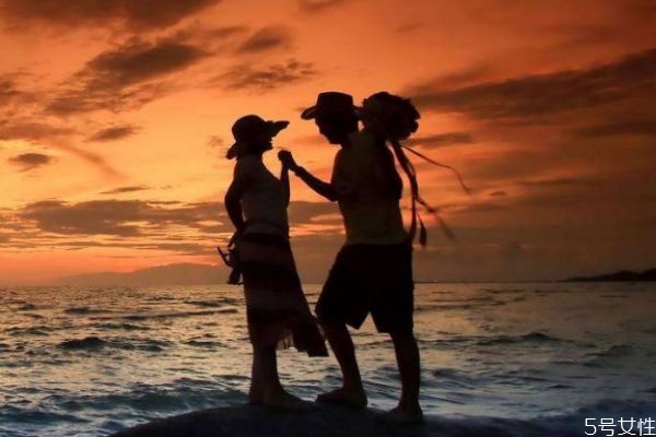 什么是裸婚呢 是否應(yīng)該裸婚呢 什么是裸婚呢 是否應(yīng)該裸婚呢