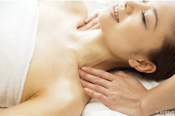 頸紋霜可以預(yù)防頸紋嗎 頸紋霜到底有用沒有 頸紋霜可以預(yù)防頸紋嗎 頸紋霜到底有用沒有