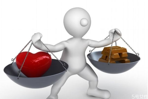 愛(ài)情的前提是金錢(qián)嗎 金錢(qián)堆積的婚姻牢固嗎 愛(ài)情的前提是金錢(qián)嗎 金錢(qián)堆積的婚姻牢固嗎