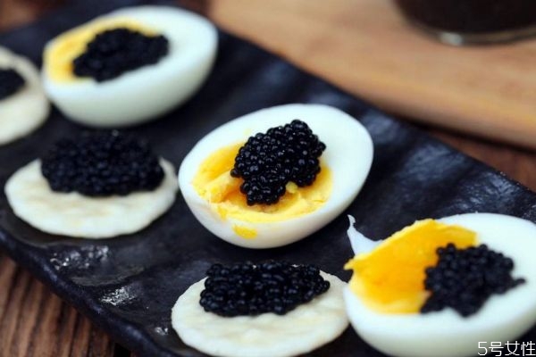 魚子醬有什么營養(yǎng)價值呢 魚子醬應(yīng)該怎么吃呢 魚子醬有什么營養(yǎng)價值呢 魚子醬應(yīng)該怎么吃呢