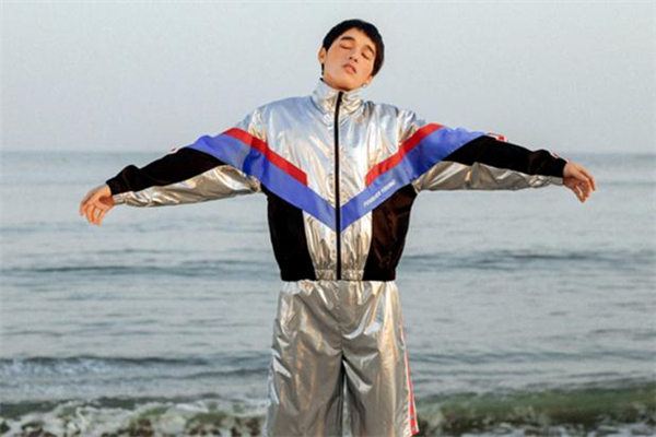 男生穿什么運(yùn)動(dòng)外套好看 男生運(yùn)動(dòng)外套什么款式好看 男生穿什么運(yùn)動(dòng)外套好看 男生運(yùn)動(dòng)外套什么款式好看