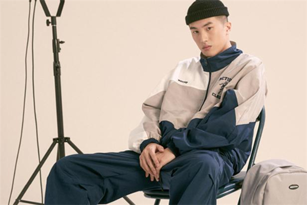 男生穿什么運(yùn)動(dòng)外套好看 男生運(yùn)動(dòng)外套什么款式好看 男生穿什么運(yùn)動(dòng)外套好看 男生運(yùn)動(dòng)外套什么款式好看