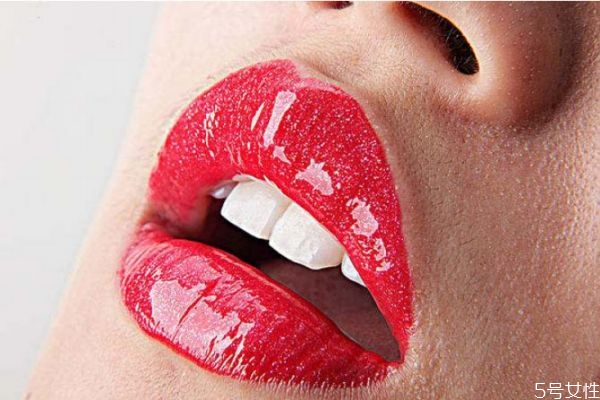 漂唇后嘴巴很干怎么辦 漂唇后起泡了怎么辦 漂唇后嘴巴很干怎么辦 漂唇后起泡了怎么辦