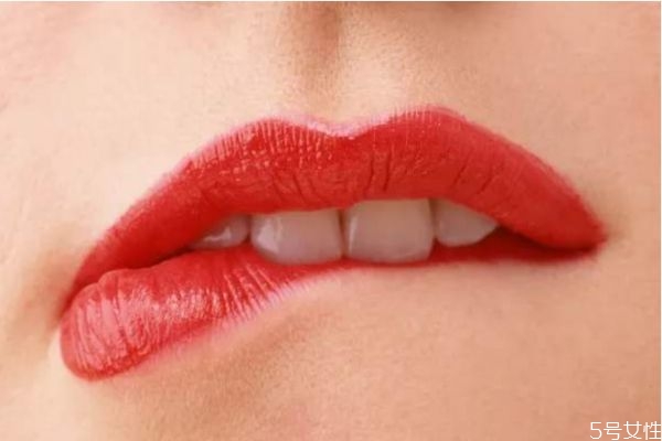 漂唇后嘴巴很干怎么辦 漂唇后起泡了怎么辦 漂唇后嘴巴很干怎么辦 漂唇后起泡了怎么辦