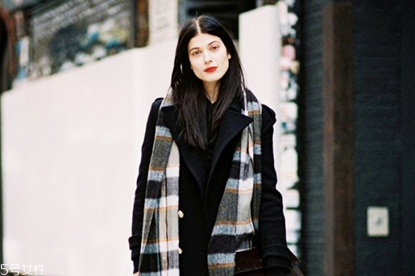 皮膚黃適合什么顏色圍巾呢 什么顏色的圍巾好看 皮膚黃適合什么顏色圍巾呢 什么顏色的圍巾好看