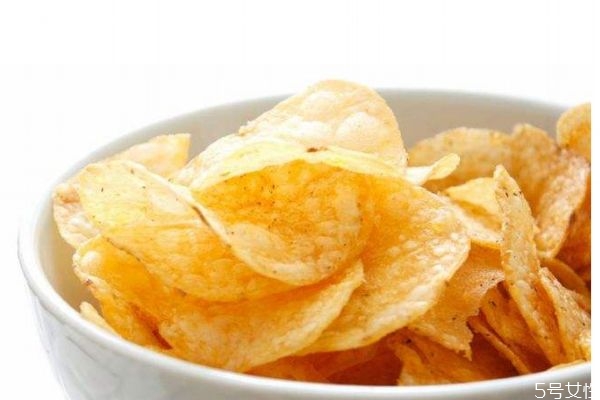 薯片的熱量有多大呢 吃薯片會(huì)長(zhǎng)胖嗎 薯片的熱量有多大呢 吃薯片會(huì)長(zhǎng)胖嗎