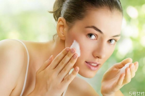 用什么牙膏洗臉最好 牙膏洗臉一周幾次合適 用什么牙膏洗臉最好 牙膏洗臉一周幾次合適