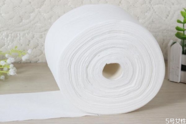 如何挑選一次性洗臉巾 洗臉巾平紋的好還是網(wǎng)紋的好 如何挑選一次性洗臉巾 洗臉巾平紋的好還是網(wǎng)紋的好