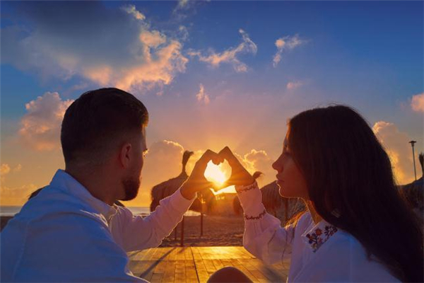 愛情里主動好還是被動好 愛情里主動和被動的區(qū)別 愛情里主動好還是被動好 愛情里主動和被動的區(qū)別