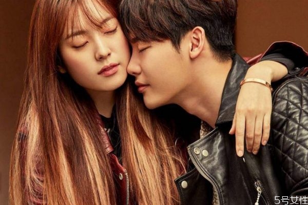 第一次約會(huì)后誰(shuí)該主動(dòng) 第一次見面后誰(shuí)先主動(dòng)比較好 第一次約會(huì)后誰(shuí)該主動(dòng) 第一次見面后誰(shuí)先主動(dòng)比較好