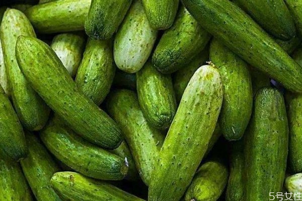 黃瓜中有什么營養(yǎng)價值呢 糖尿病人可以吃黃瓜嗎 黃瓜中有什么營養(yǎng)價值呢 糖尿病人可以吃黃瓜嗎