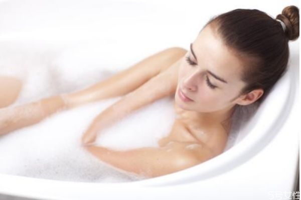 泡澡的優(yōu)點有什么呢 泡澡一般有什么注意的呢 泡澡的優(yōu)點有什么呢 泡澡一般有什么注意的呢