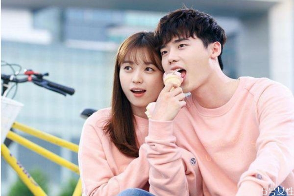 第一次約會(huì)怎么不尷尬 第一次約會(huì)如何找話題 第一次約會(huì)怎么不尷尬 第一次約會(huì)如何找話題