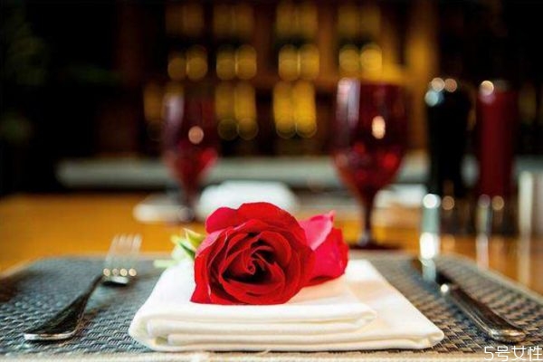 第一次約會(huì)后怎么看對(duì)方喜不喜歡你 對(duì)方喜歡你的表現(xiàn) 第一次約會(huì)后怎么看對(duì)方喜不喜歡你 對(duì)方喜歡你的表現(xiàn)