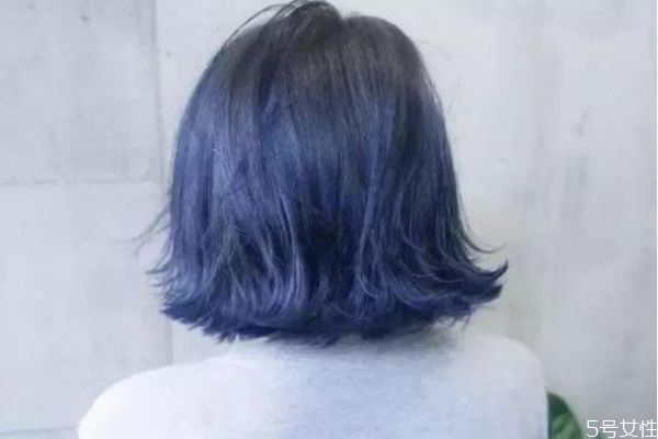 什么膚色的人適合染藍(lán)色頭發(fā) 染藍(lán)色頭發(fā)怎么染好看 什么膚色的人適合染藍(lán)色頭發(fā) 染藍(lán)色頭發(fā)怎么染好看