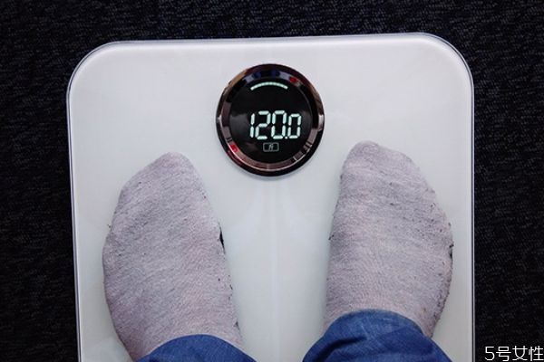 冬天體重為什么比較重 冬天體重增加多少正常 冬天體重為什么比較重 冬天體重增加多少正常