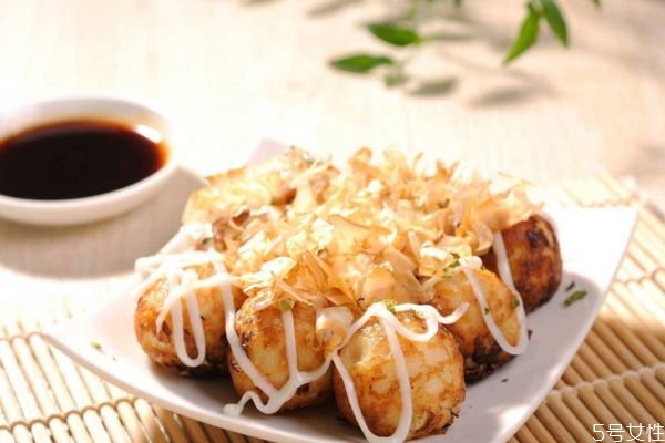 章魚燒是一種什么食物呢 章魚燒應(yīng)該怎么做呢