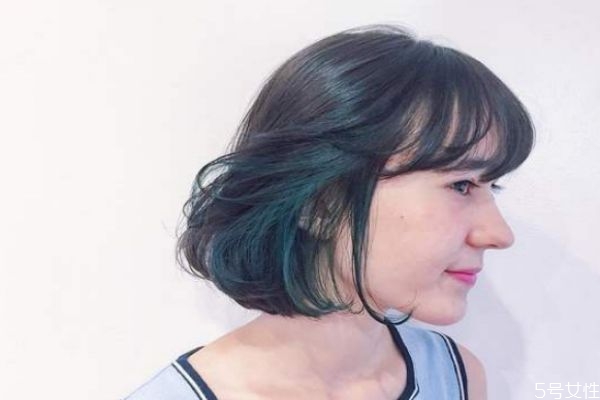 什么膚色的人適合染藍(lán)色頭發(fā) 染藍(lán)色頭發(fā)怎么染好看 什么膚色的人適合染藍(lán)色頭發(fā) 染藍(lán)色頭發(fā)怎么染好看