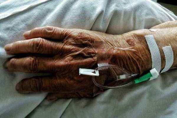 手上血管突出是怎么回事 血管粗的好還是細的好 手上血管突出是怎么回事 血管粗的好還是細的好