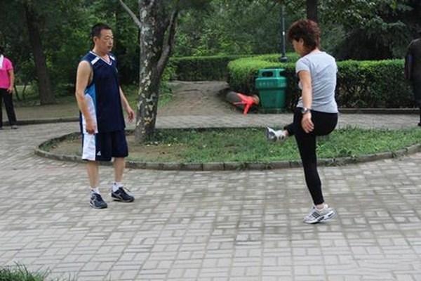 踢毽子可以瘦腿嗎 踢毽子多久能達(dá)到減肥效果 踢毽子可以瘦腿嗎 踢毽子多久能達(dá)到減肥效果