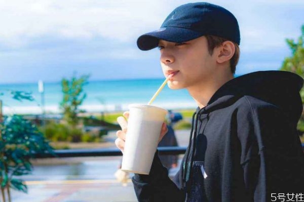 發(fā)現(xiàn)男朋友和別人曖昧怎么辦 發(fā)現(xiàn)男友曖昧聰明做法 發(fā)現(xiàn)男朋友和別人曖昧怎么辦 發(fā)現(xiàn)男友曖昧聰明做法