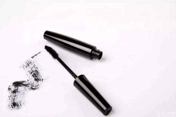 種睫毛可以涂睫毛膏嗎 睫毛膏的使用誤區(qū) 種睫毛可以涂睫毛膏嗎 睫毛膏的使用誤區(qū)