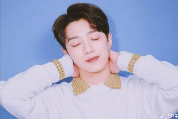 感覺男朋友不關(guān)心自己怎么辦 男人在乎一個女人的表現(xiàn)