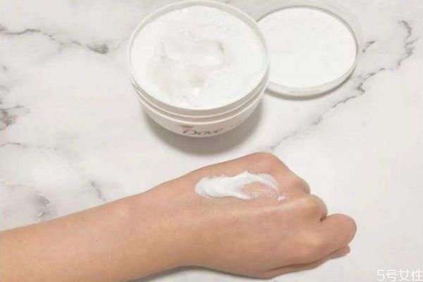 擦身體乳后背夠不到怎么辦 給后背擦身體乳的工具 擦身體乳后背夠不到怎么辦 給后背擦身體乳的工具