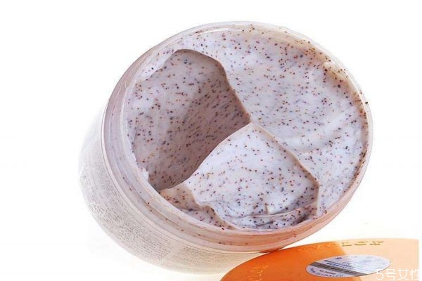 磨砂膏主要的用處是什么呢 磨砂膏可以用在腳上嗎 磨砂膏主要的用處是什么呢 磨砂膏可以用在腳上嗎