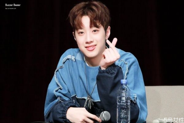 女生主動跟男生搭訕說什么好 女生怎么搭訕男生要 女生主動跟男生搭訕說什么好 女生怎么搭訕男生要